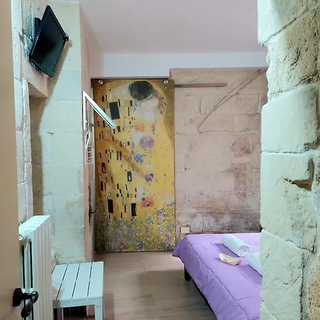 White Bed and breakfast 2*