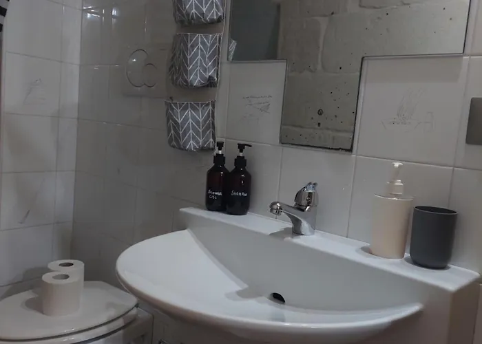 לינה וארוחת בוקר White 3*