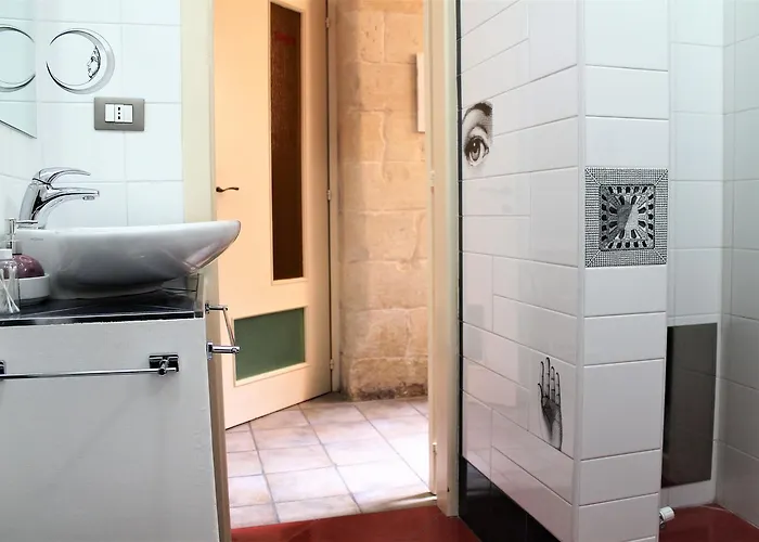 White לינה וארוחת בוקר 3*