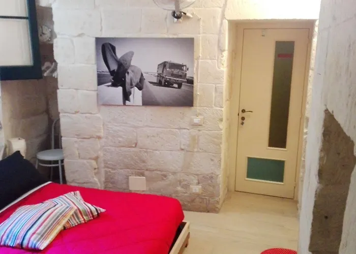 White לינה וארוחת בוקר