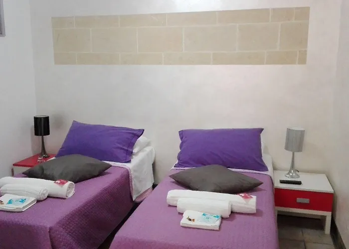 White לינה וארוחת בוקר 3*