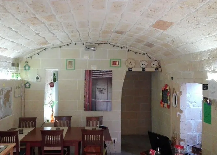 White לינה וארוחת בוקר לצ'ה