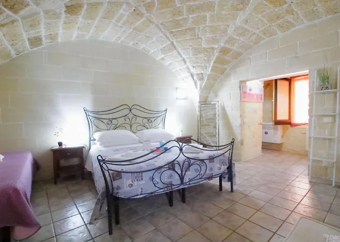 לינה וארוחת בוקר White 3*