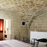 Bed & Breakfast White