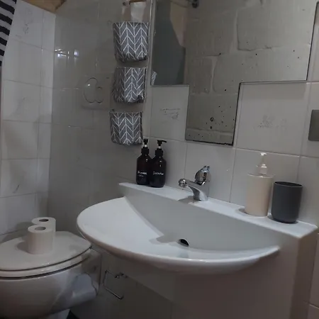 Oda ve Kahvaltı White 3*