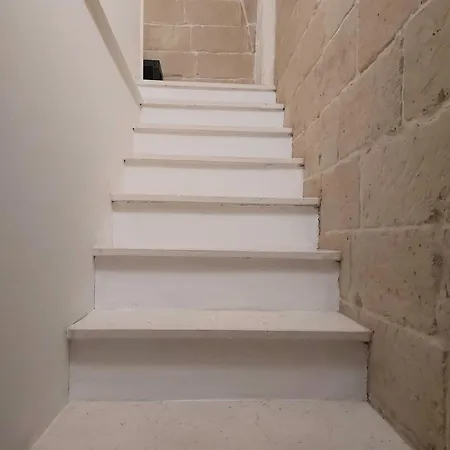 לינה וארוחת בוקר White לצ'ה