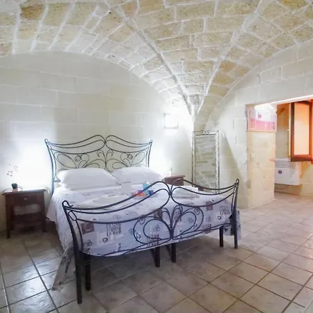 Bed & Breakfast White 3*