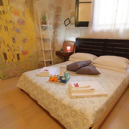 Bed & Breakfast White